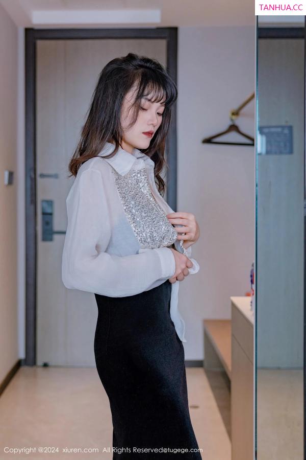   [XiuRen]高清写真图 2024.04.08 No.8353 唐安诺 美腿黑丝第13张图片